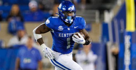 Tennessee vs. Kentucky score prediction by football analytic model.